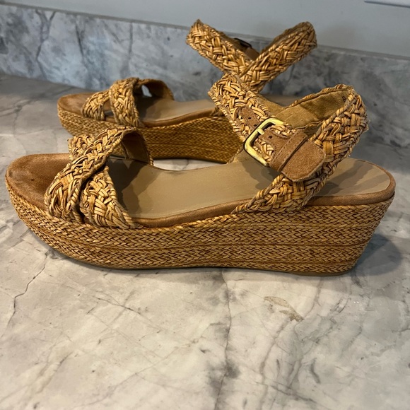 STUART WEITZMAN SANDAL - Picture 3 of 9